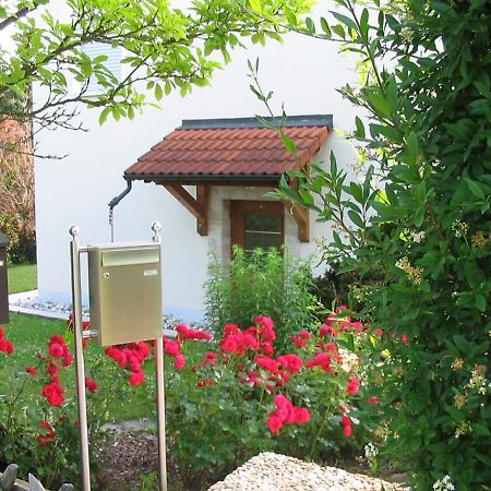 Ferienwohnung Im Gruenen Illschwang Exterior photo