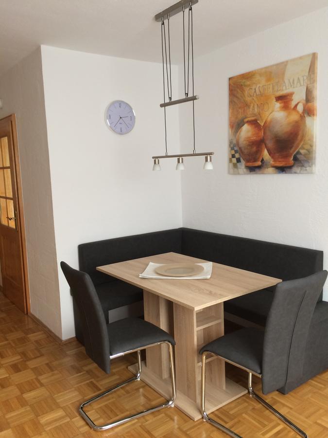 Ferienwohnung Im Gruenen Illschwang Exterior photo