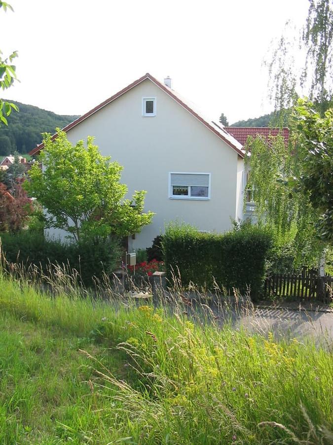 Ferienwohnung Im Gruenen Illschwang Exterior photo
