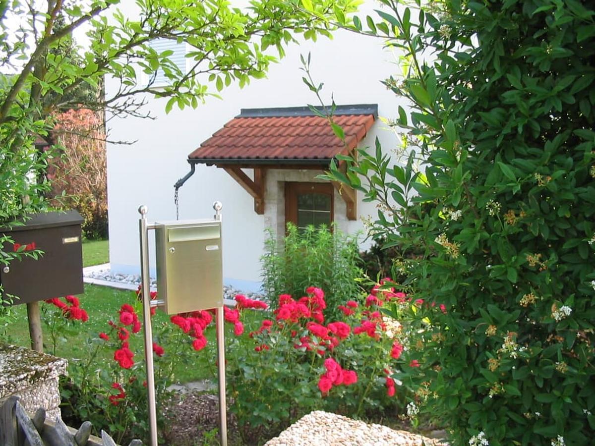 Ferienwohnung Im Gruenen Illschwang Exterior photo
